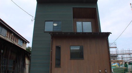 木の質感をふんだんに取り入れた家