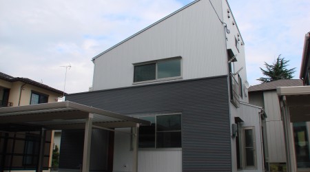 回遊性を持たせた家事動線のあるクールモダンの家