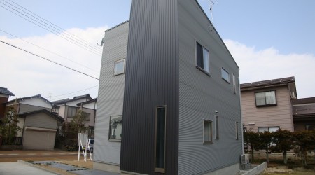 飾らずに飽きのこない家