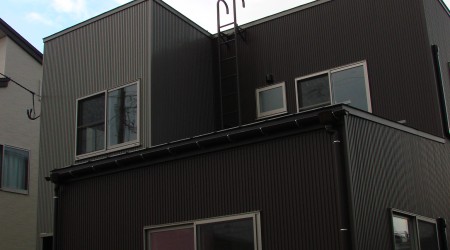 畳スペースのあるシンプルモダン住宅