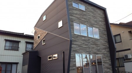 仲間が集う個性的なモダン住宅